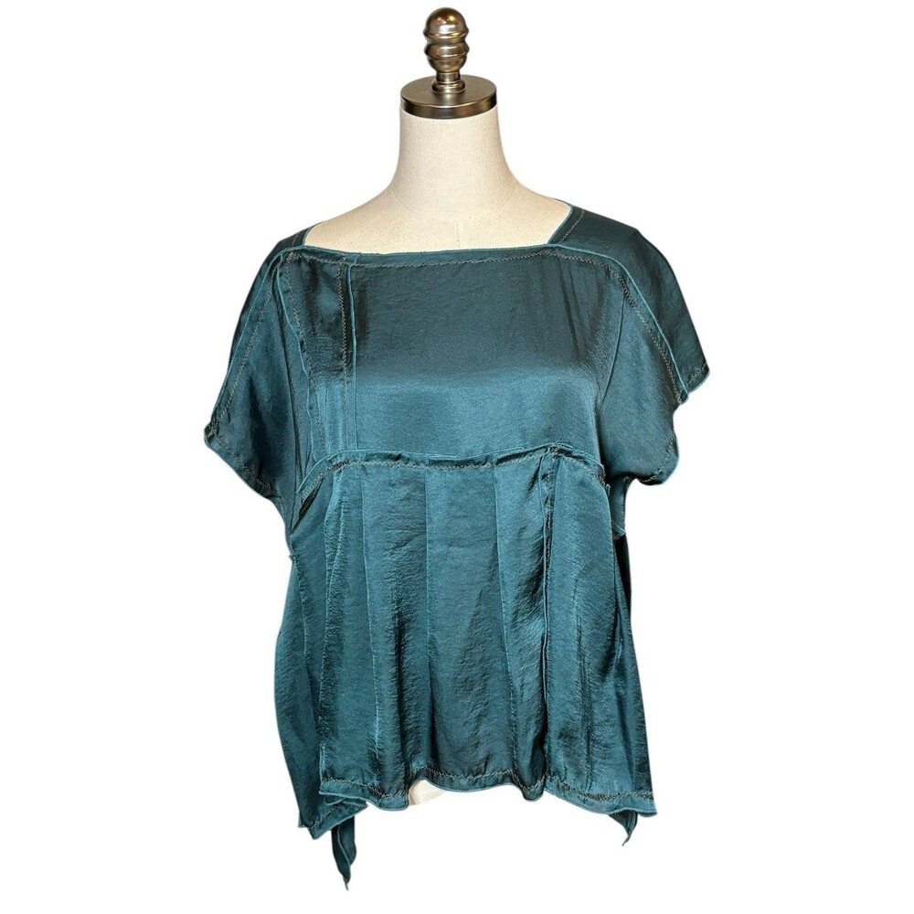 Tutu & Lilli Satin Boxy Oversized Emerald Green Short Sleeve Ladies XS S Raw Hem